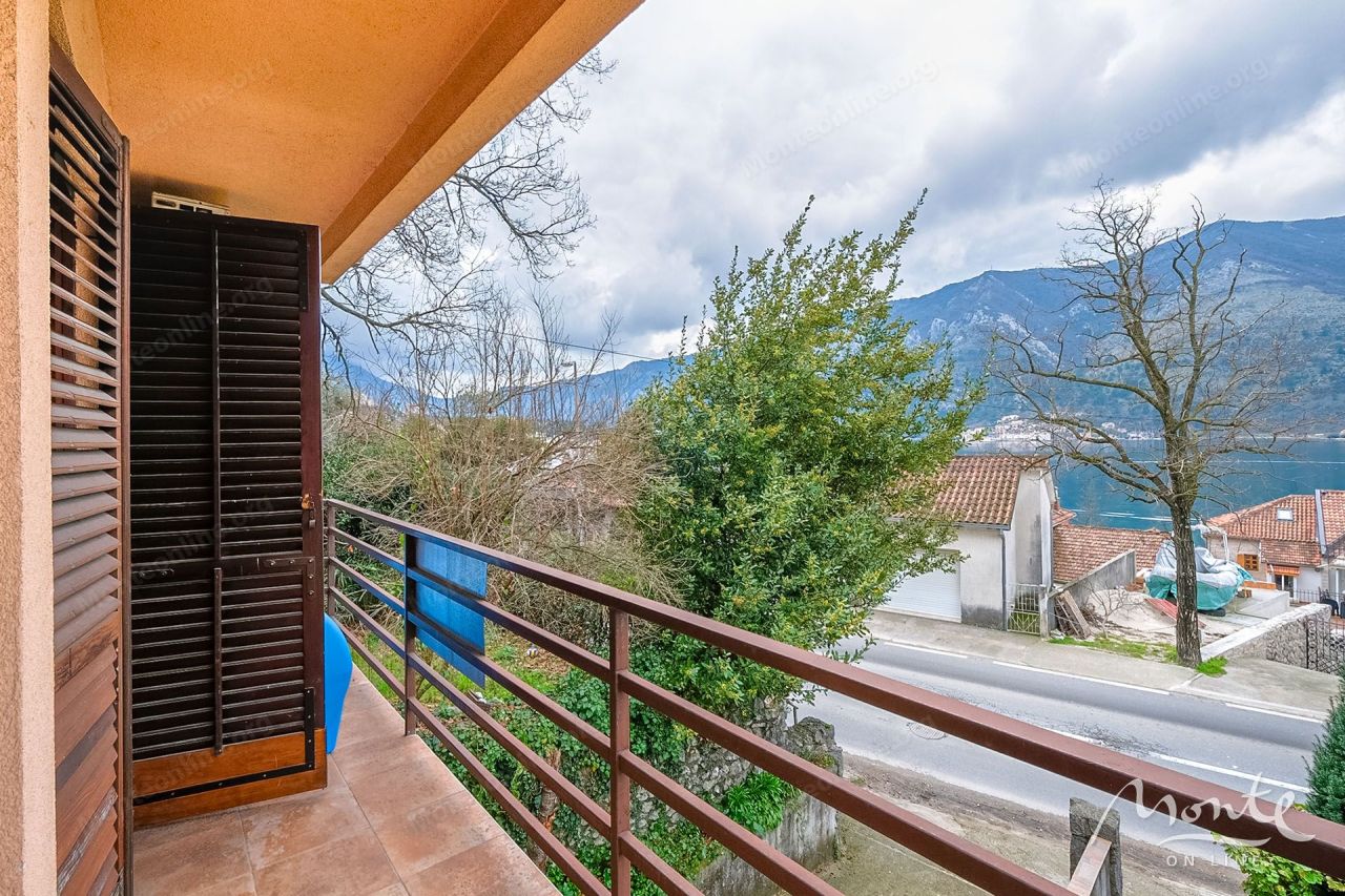 Вилла в Доброте, Черногория, 250 м² - фото 19