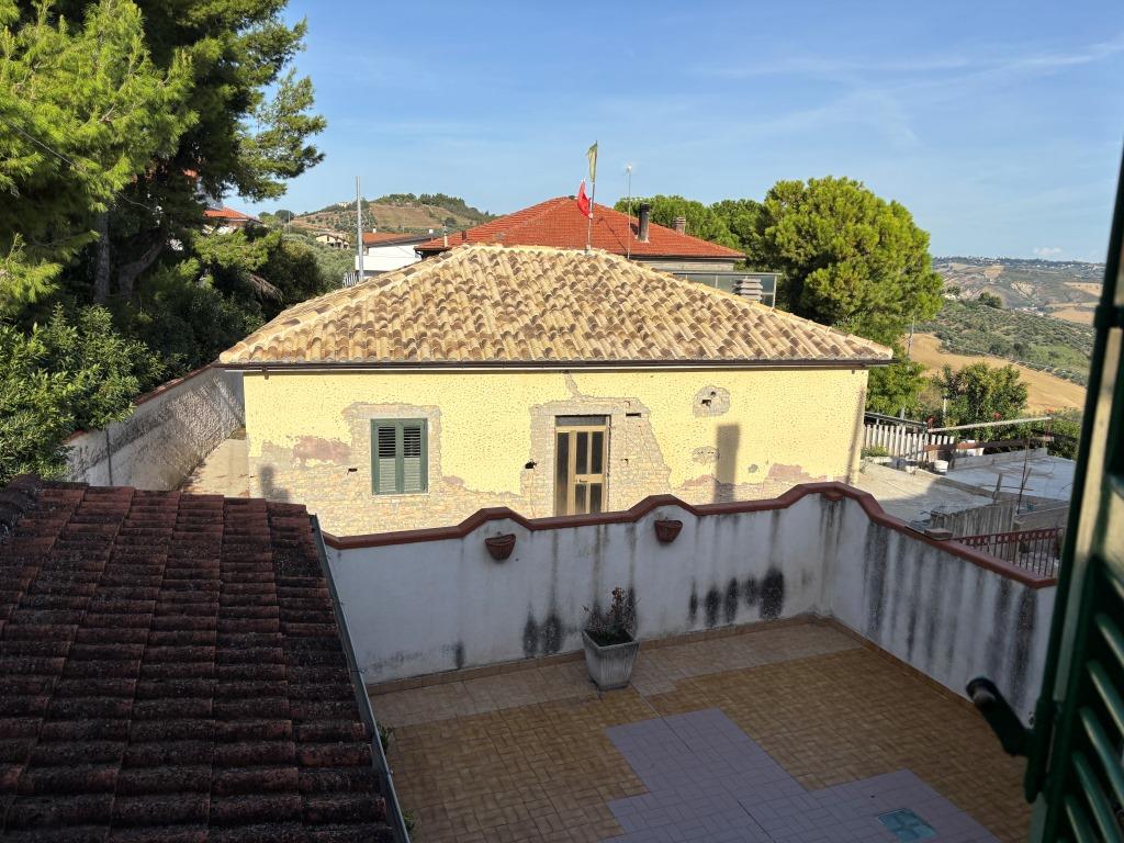 Таунхаус в Читта-Сант-Анджело, Италия, 163 м² - фото 2