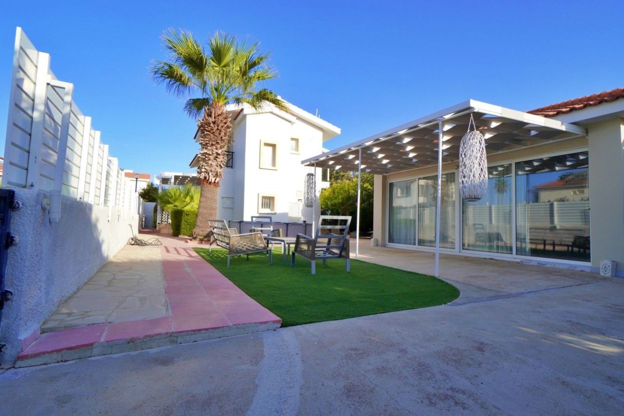 Вилла в Ларнаке, Кипр, 182 м² - фото 1