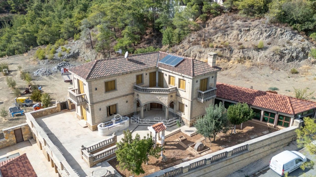 Вилла в Лимасоле, Кипр, 295 м² - фото 1