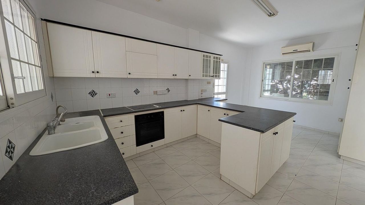 Коммерческая недвижимость в Лимасоле, Кипр, 565 м² - фото 9