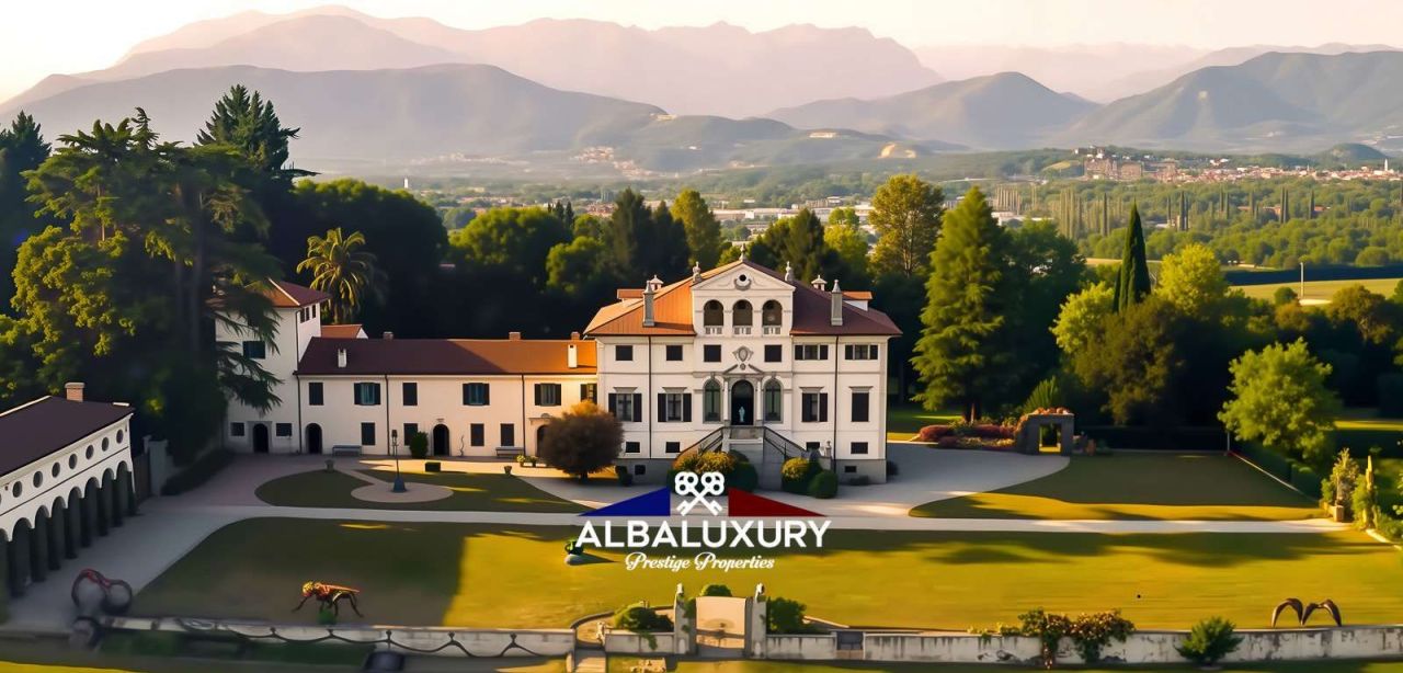 Вилла в Удине, Италия, 500 м² - фото 2