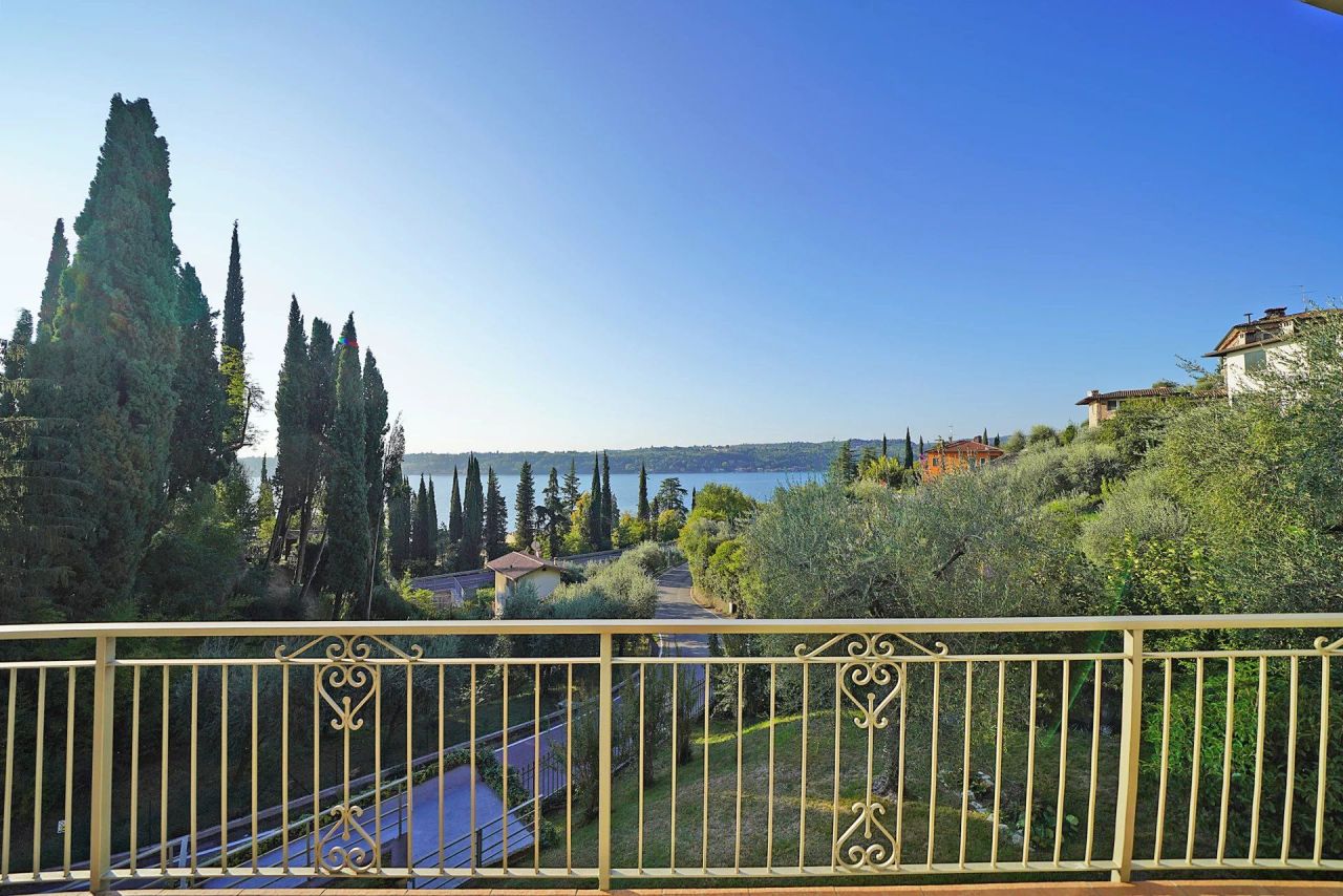Вилла в Сало, Италия, 330 м² - фото 1