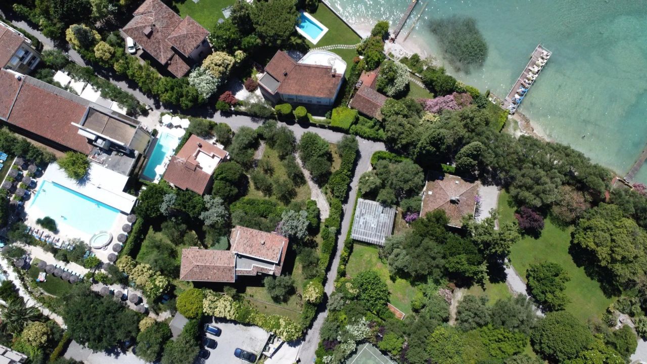 Вилла в Сирмионе, Италия, 402 м² - фото 5