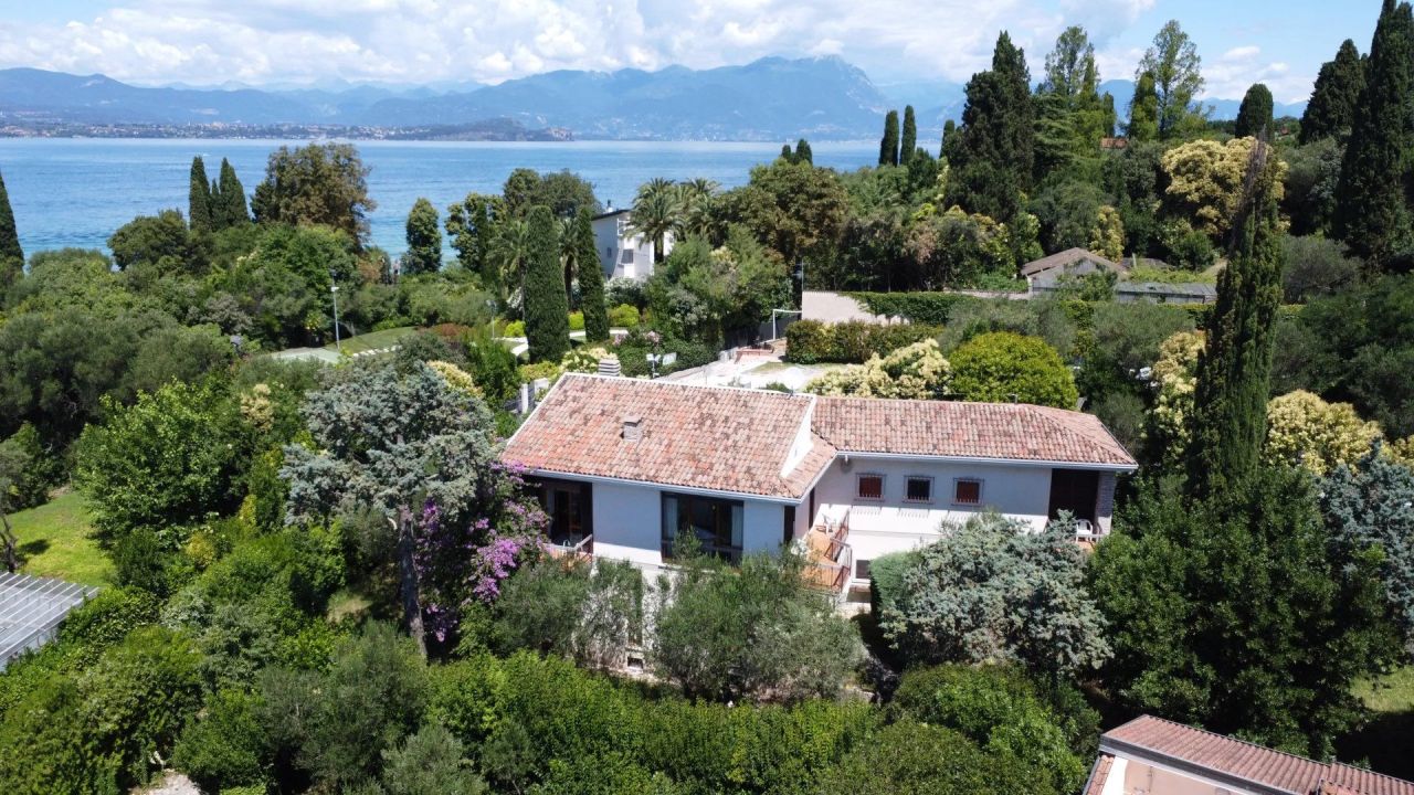 Вилла в Сирмионе, Италия, 402 м² - фото 6