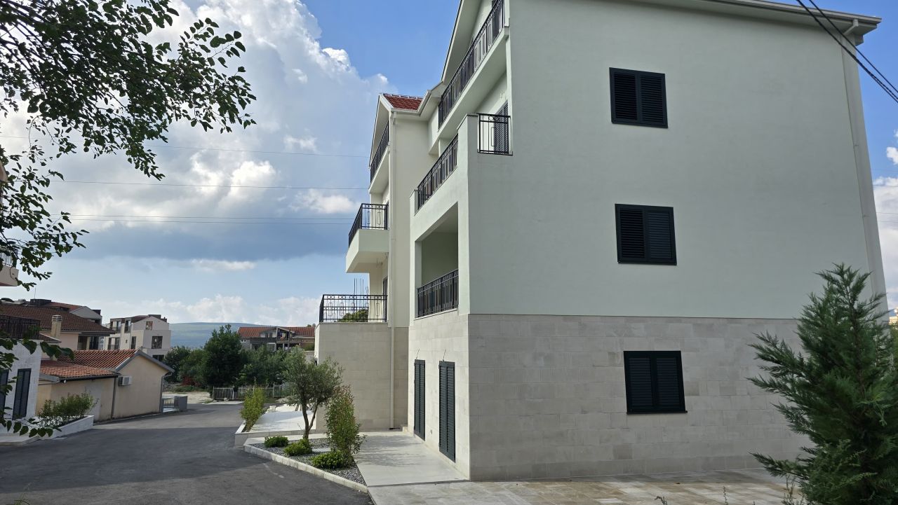 Квартира в Тивате, Черногория, 44 м² - фото 8