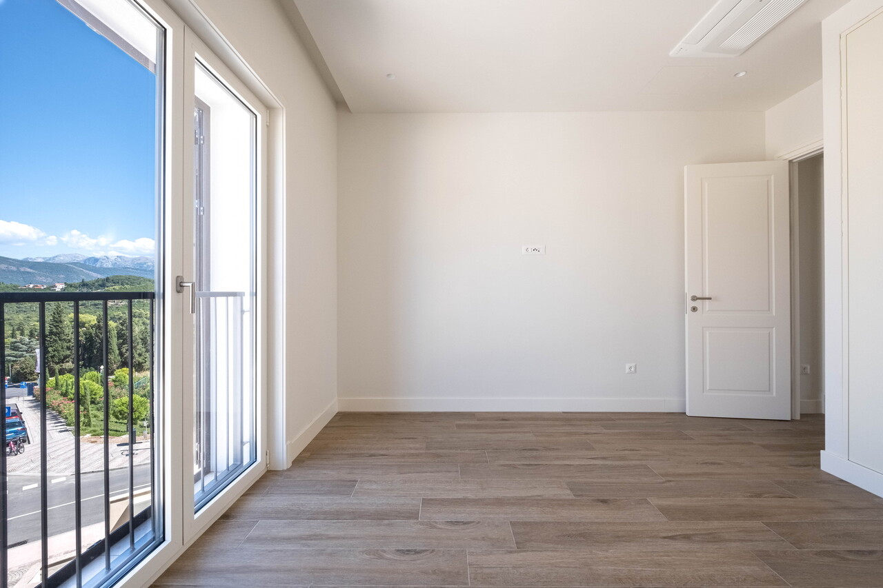 Квартира в Тивате, Черногория, 93 м² - фото 10