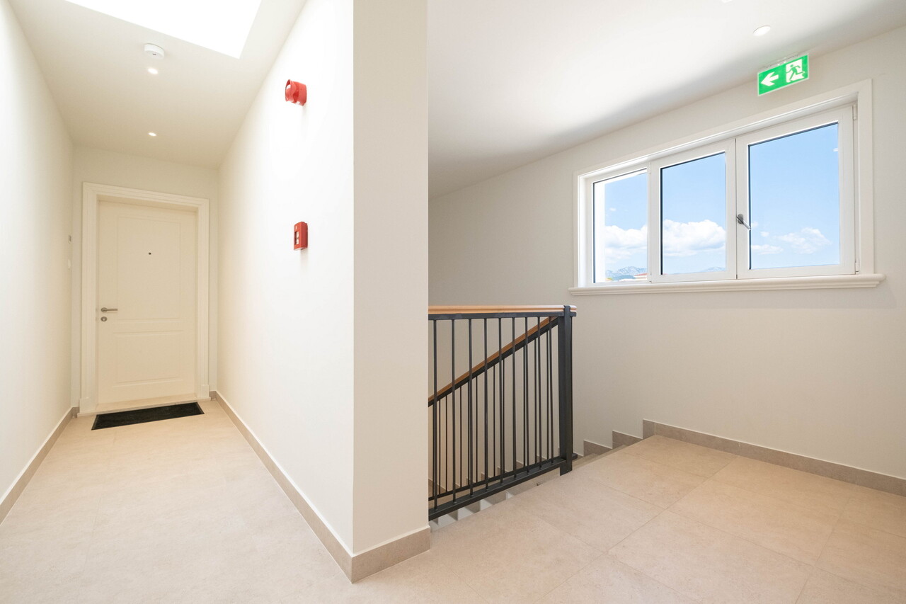 Квартира в Тивате, Черногория, 93 м² - фото 17