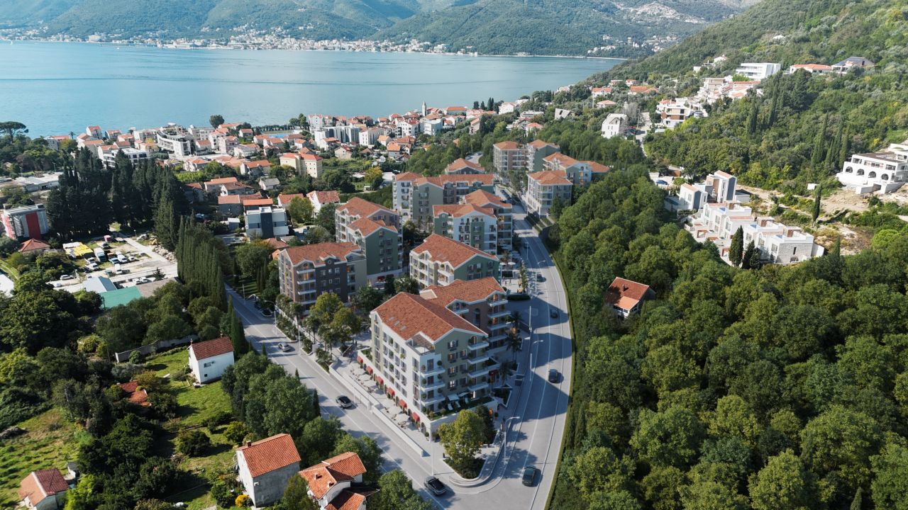 Студия в Тивате, Черногория, 28 м² - фото 1