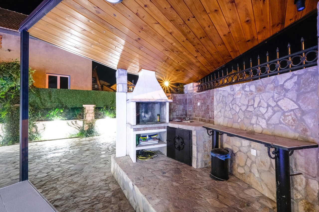 Дом в Тивате, Черногория, 198 м² - фото 17