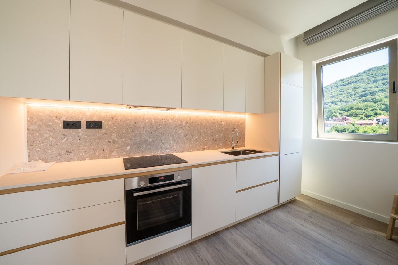 Квартира в Тивате, Черногория, 91 м² - фото 9