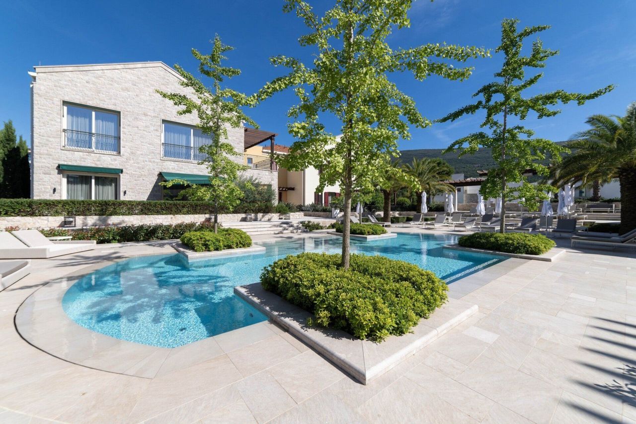 Апартаменты в Херцег-Нови, Черногория, 188 м² - фото 2