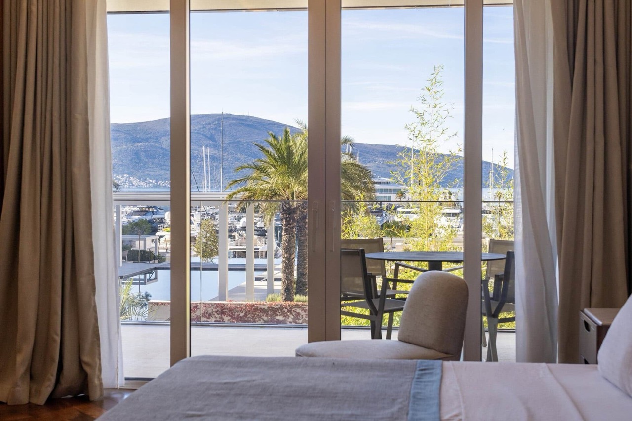 Квартира в Тивате, Черногория, 83 м² - фото 17