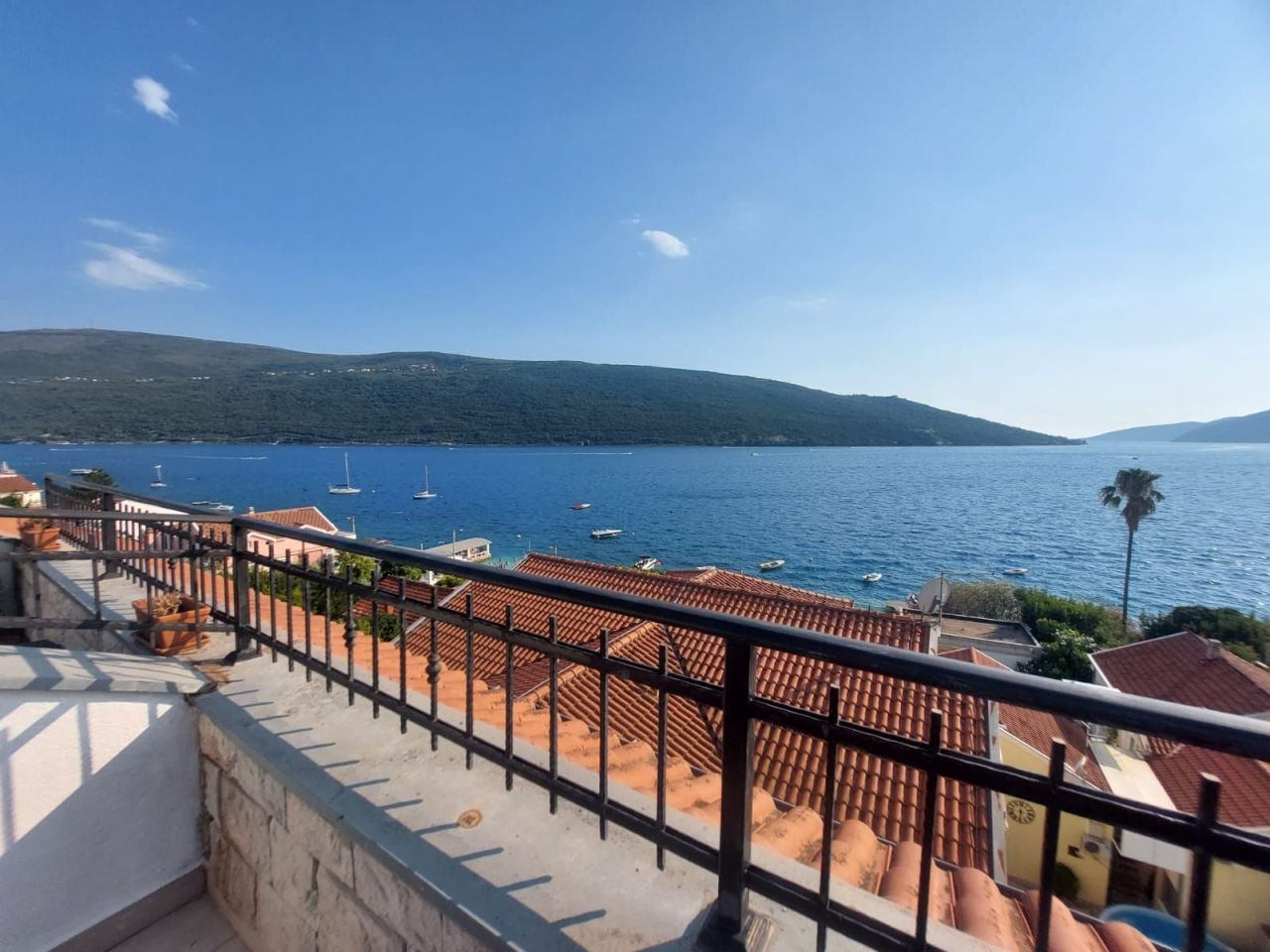 Апартаменты в Кумборе, Черногория, 80 м² - фото 1