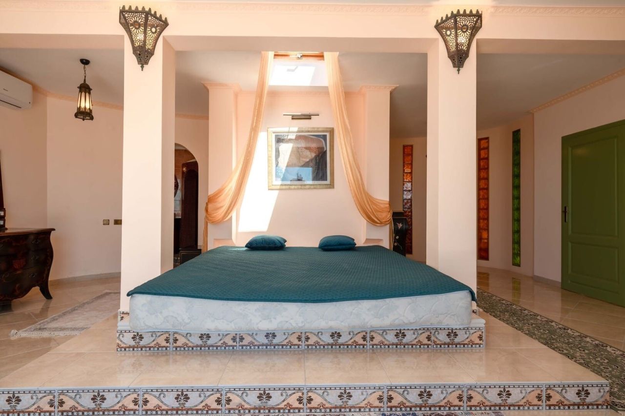 Вилла в Добра Воде, Черногория, 500 м² - фото 10