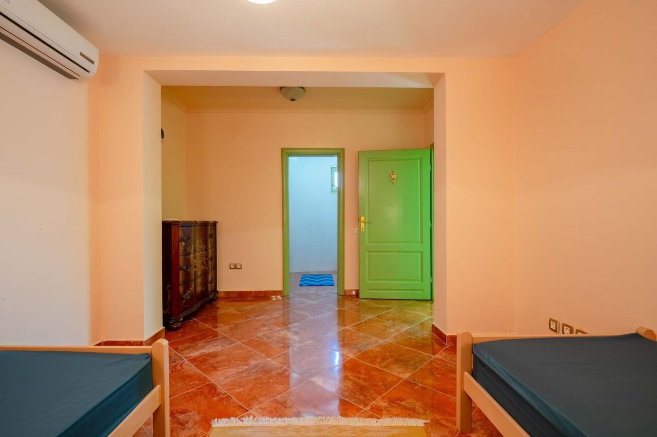 Вилла в Добра Воде, Черногория, 500 м² - фото 19