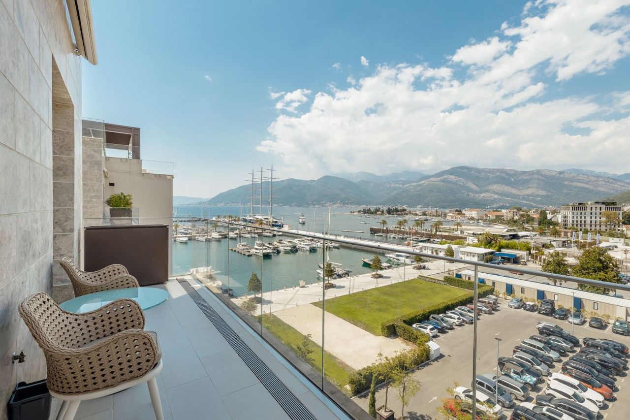 Апартаменты в Тивате, Черногория, 68 м² - фото 1