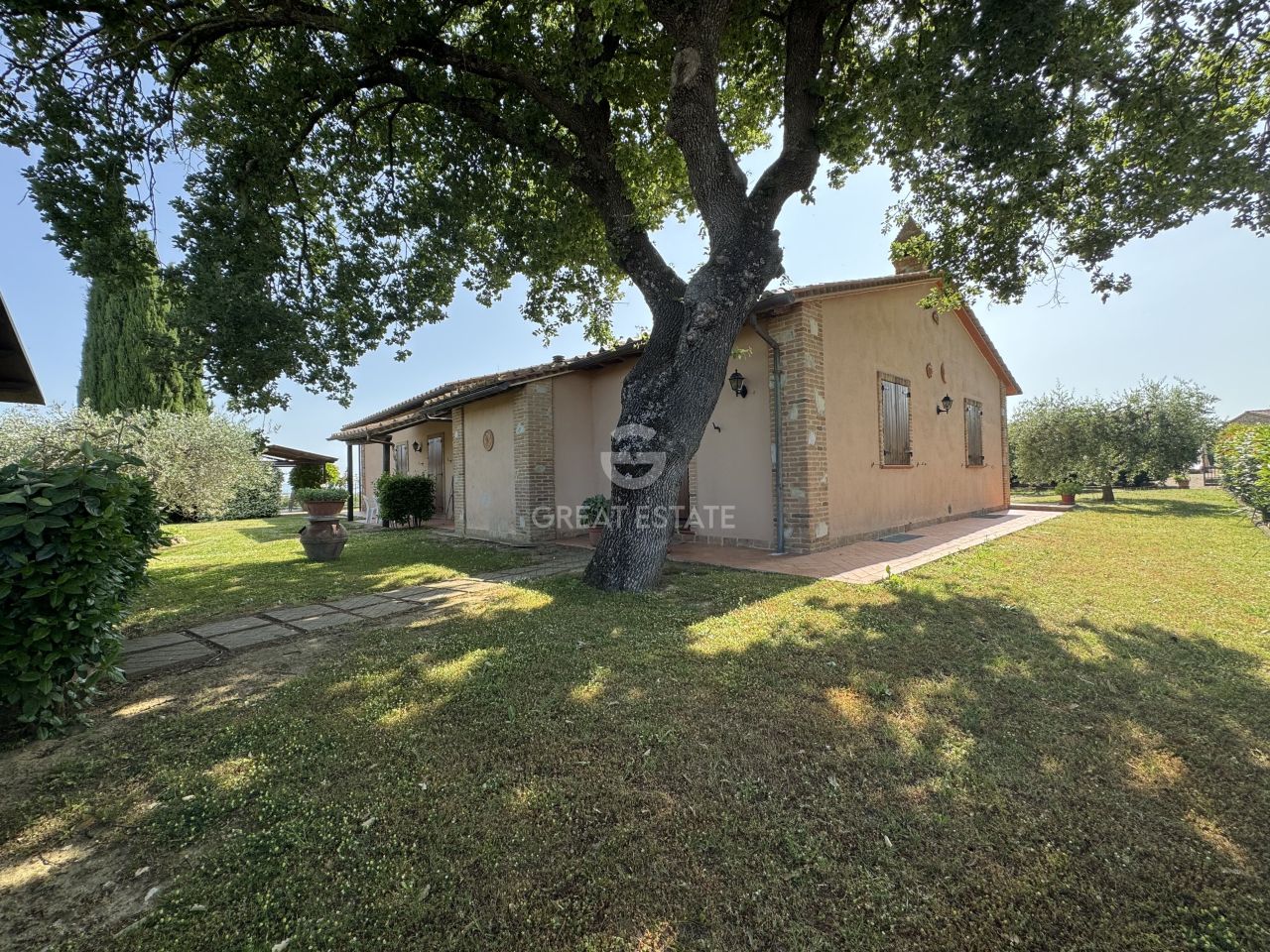 Дом в Кастильоне-дель-Лаго, Италия, 398.8 м² - фото 1