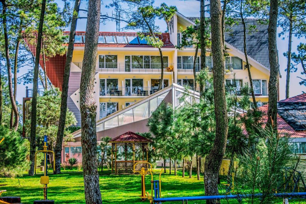 Отель, гостиница в Ланчхутском муниципалитете, Грузия, 8 400 м² - фото 1