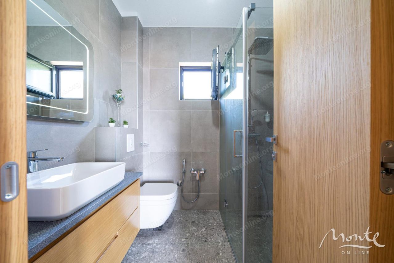 Апартаменты в Тивате, Черногория, 78 м² - фото 14