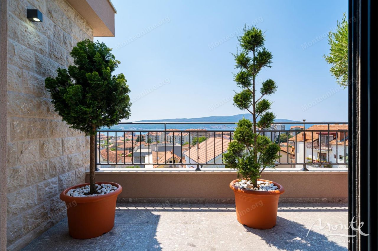 Апартаменты в Тивате, Черногория, 78 м² - фото 17