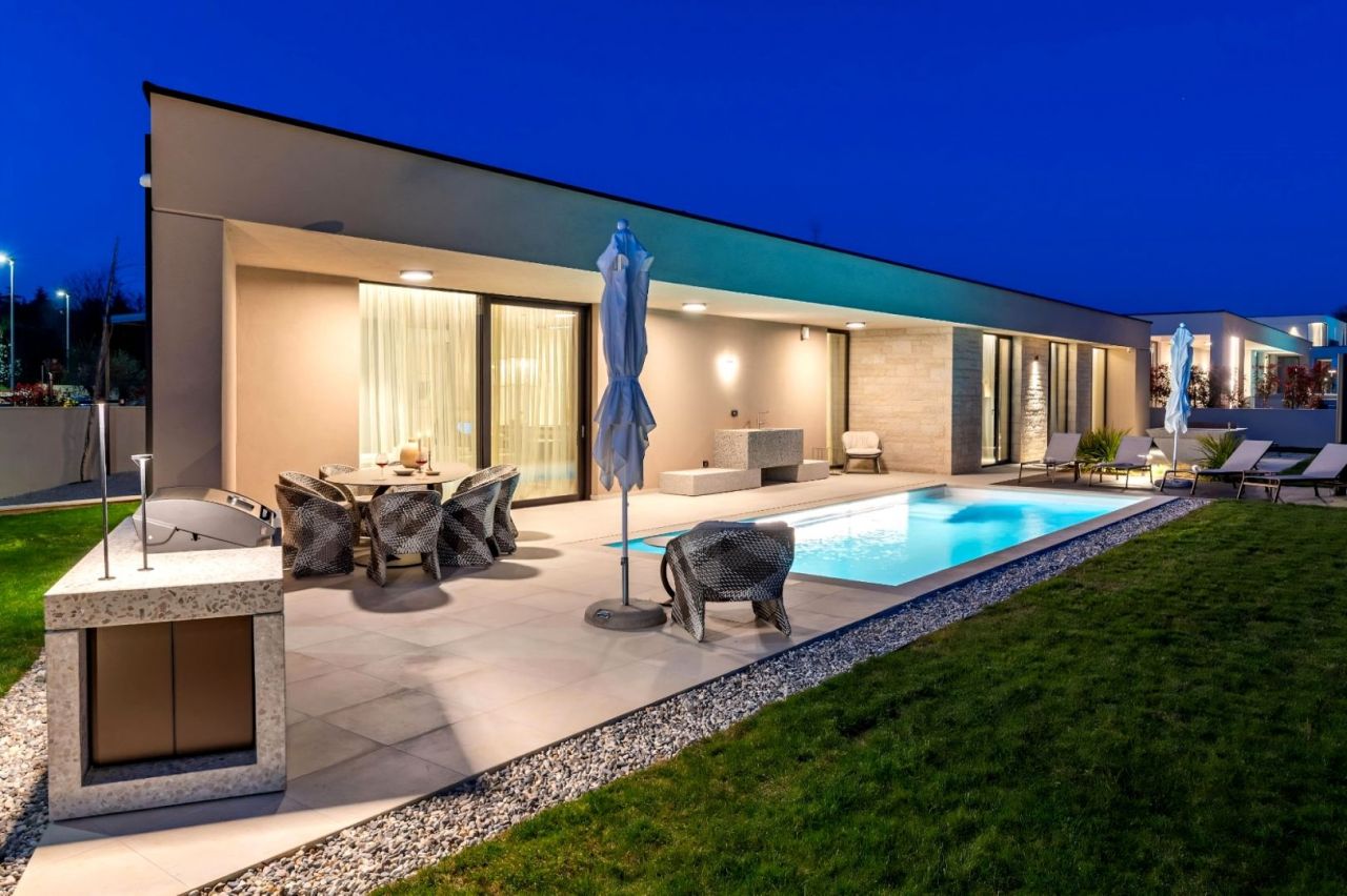 Вилла в Порече, Хорватия, 241 м² - фото 1