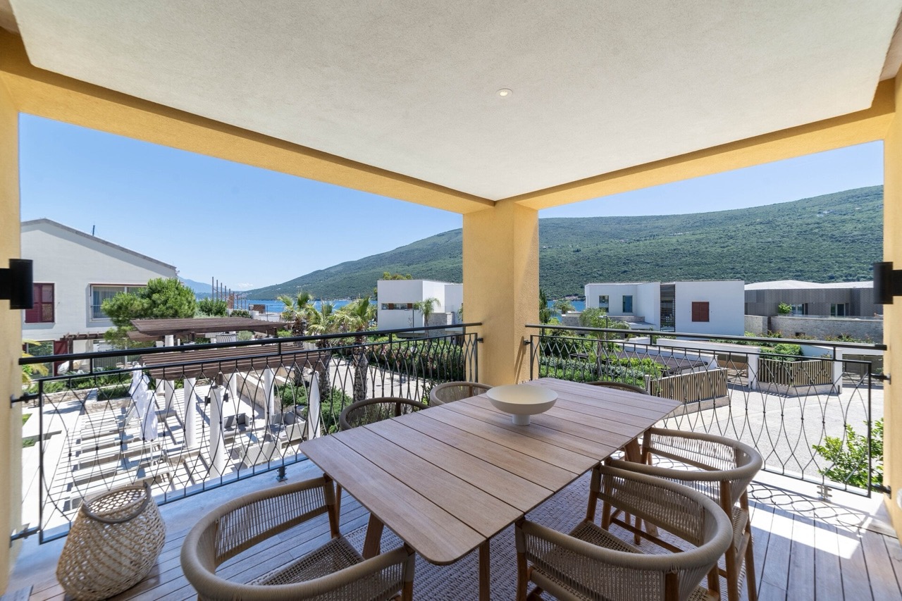 Квартира в Херцег-Нови, Черногория, 188 м² - фото 13