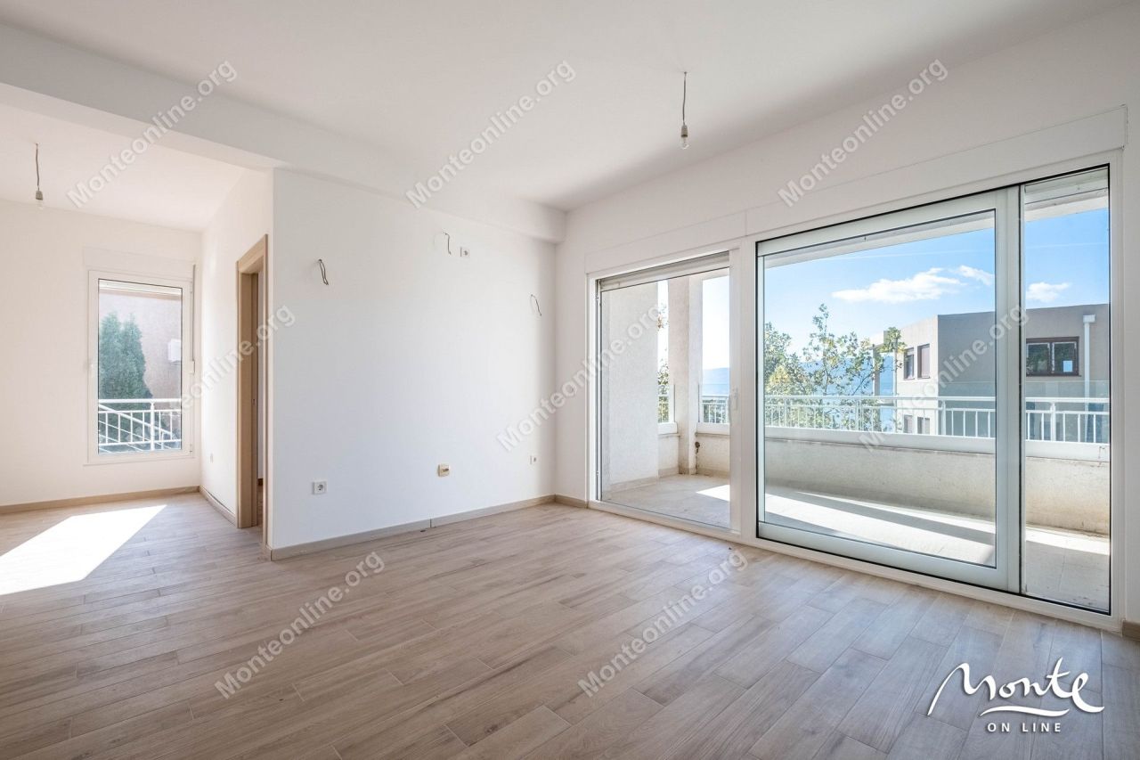 Апартаменты в Тивате, Черногория, 66 м² - фото 13