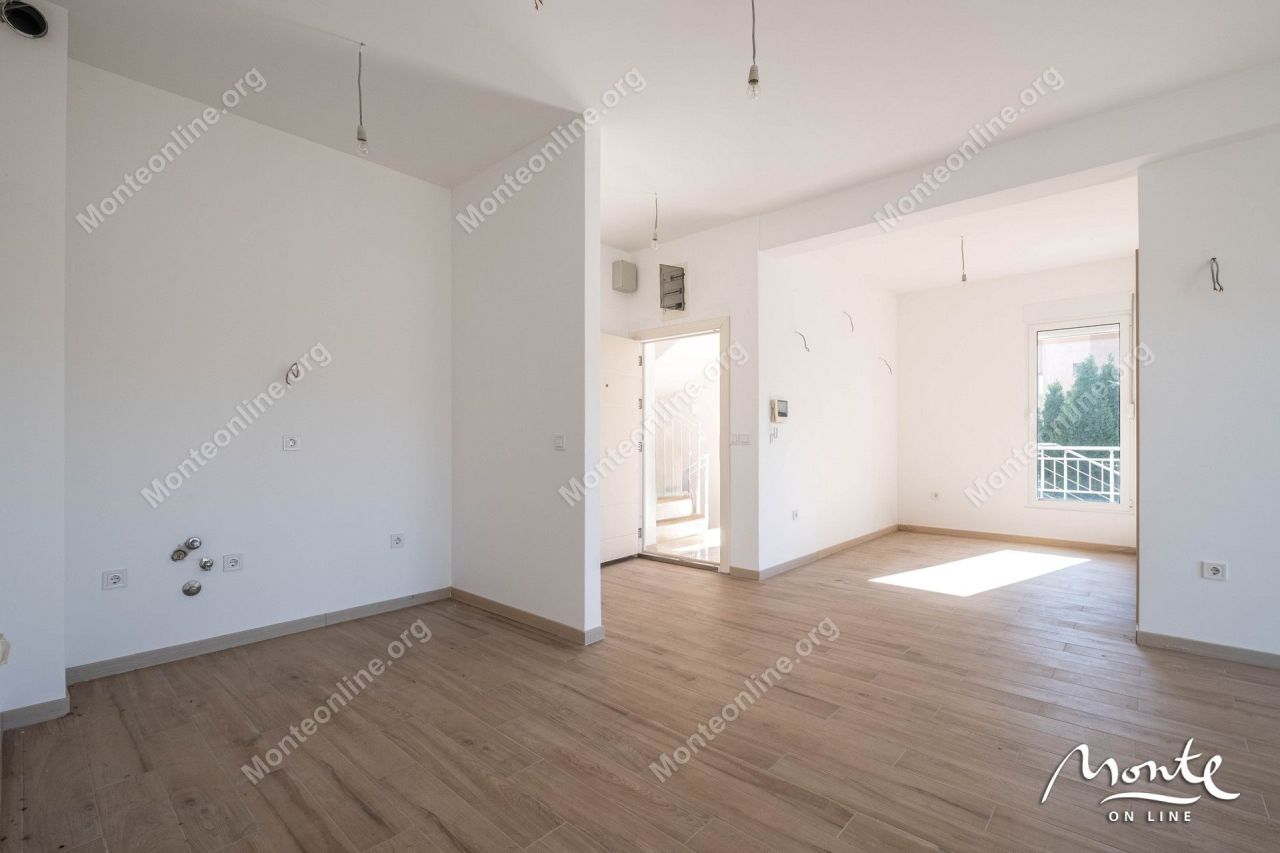 Апартаменты в Тивате, Черногория, 66 м² - фото 16