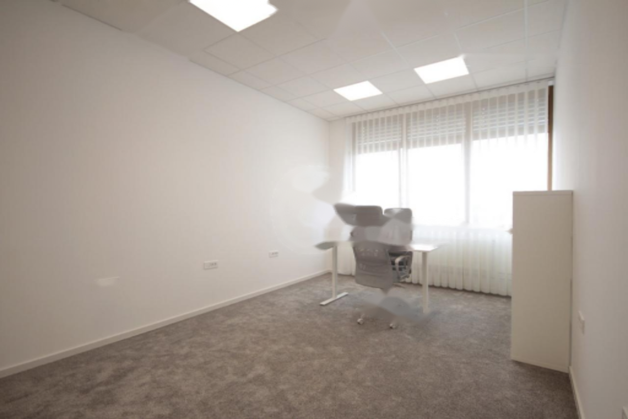 Офис в Любляне, Словения, 27 м² - фото 2