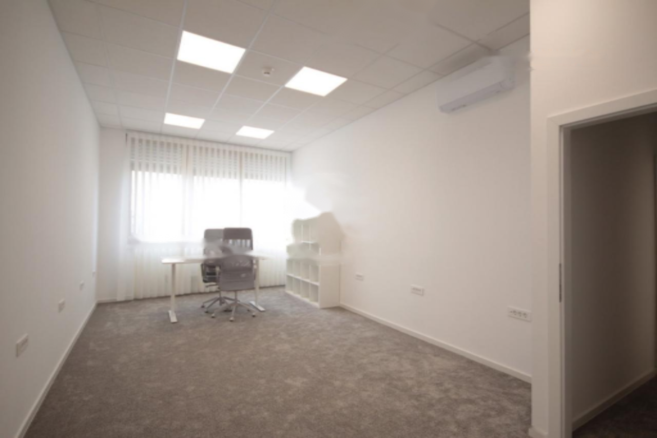 Офис в Любляне, Словения, 27 м² - фото 4