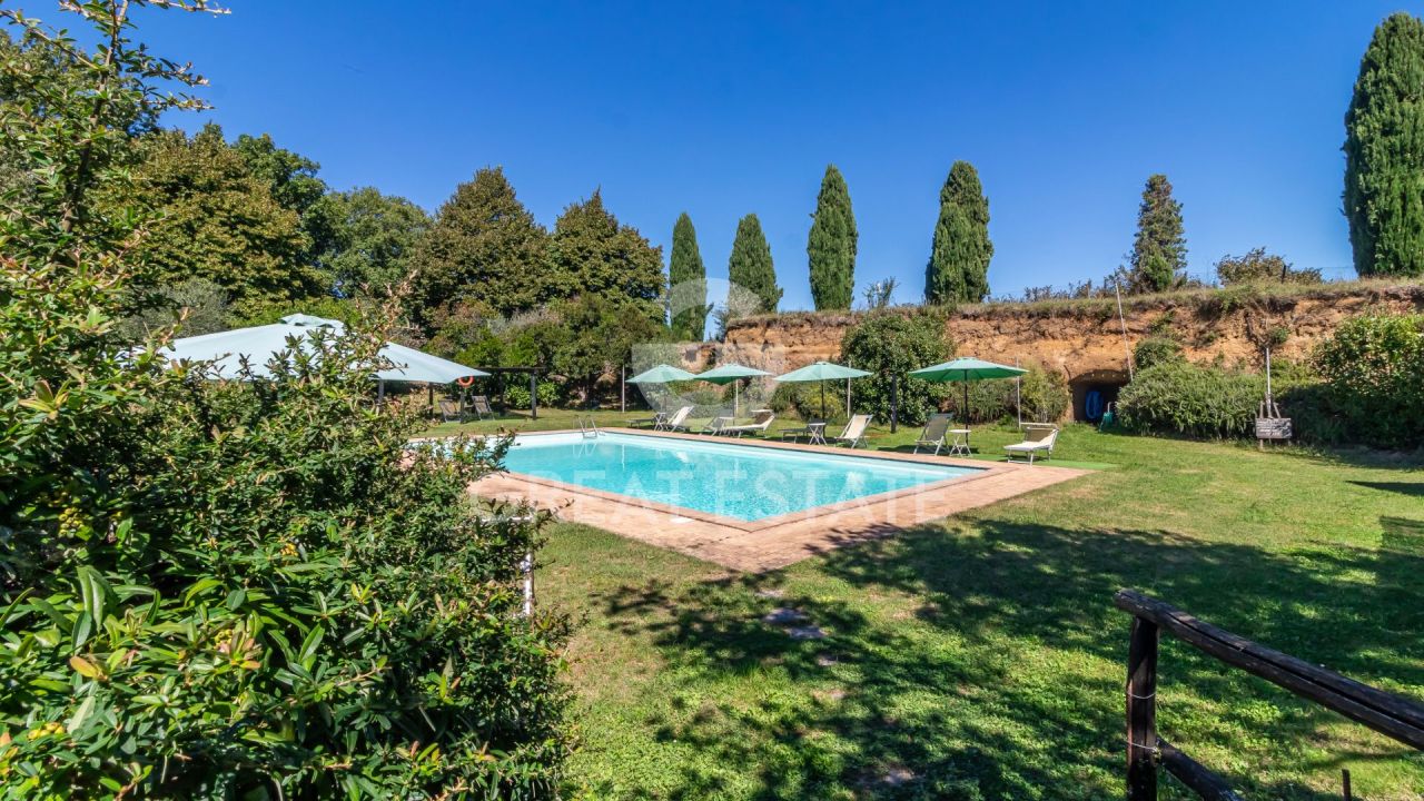 Дом в Орвието, Италия, 786.7 м² - фото 1