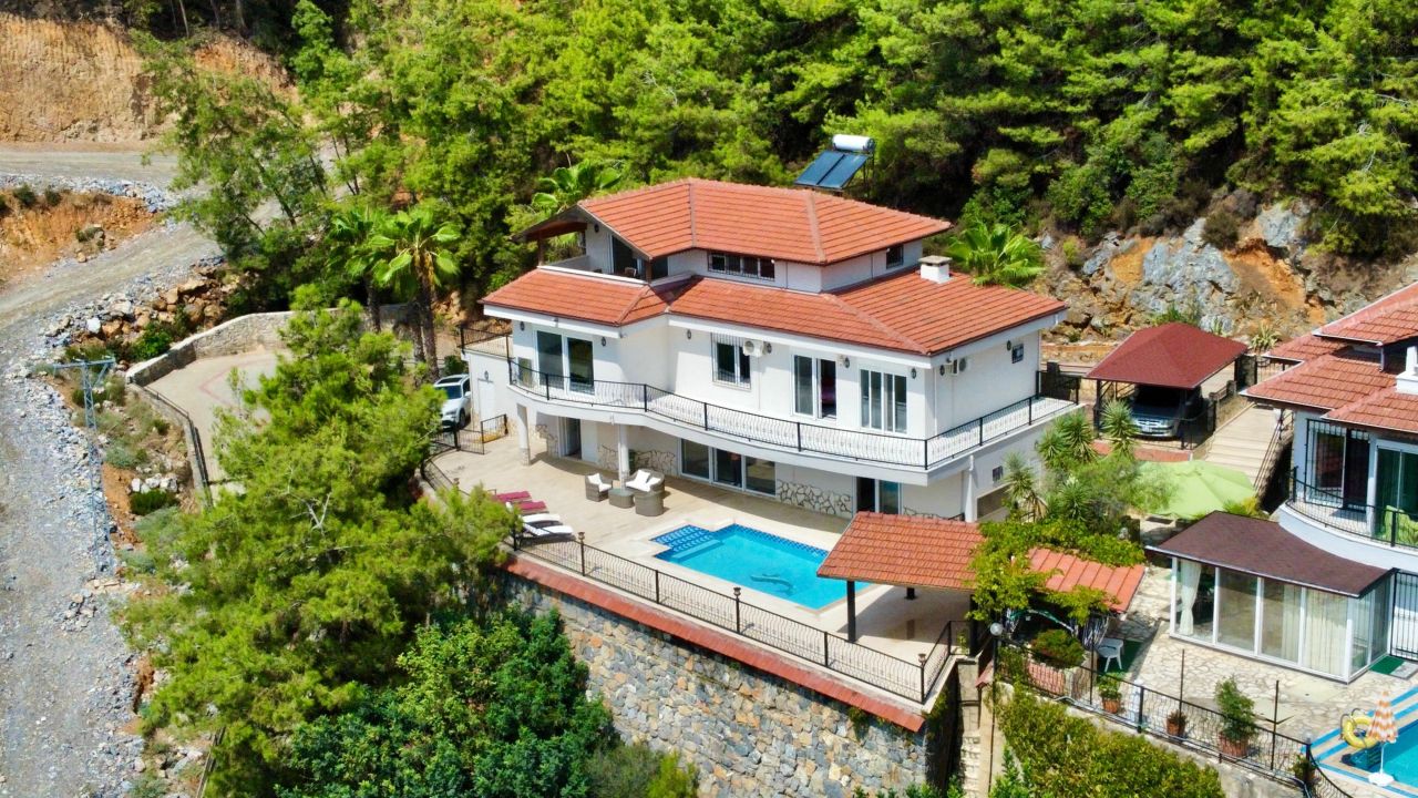 Вилла в Алании, Турция, 375 м² - фото 1