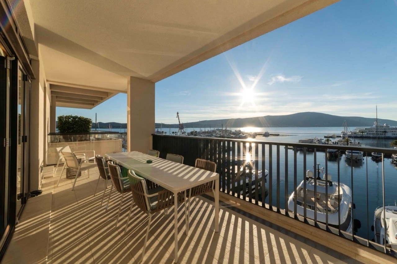 Квартира в Тивате, Черногория, 140 м² - фото 2