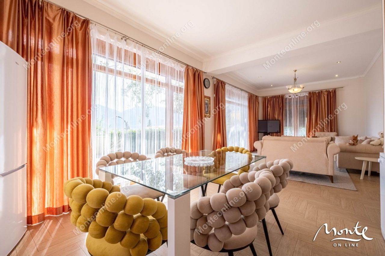 Апартаменты в Ораховаце, Черногория, 79 м² - фото 1