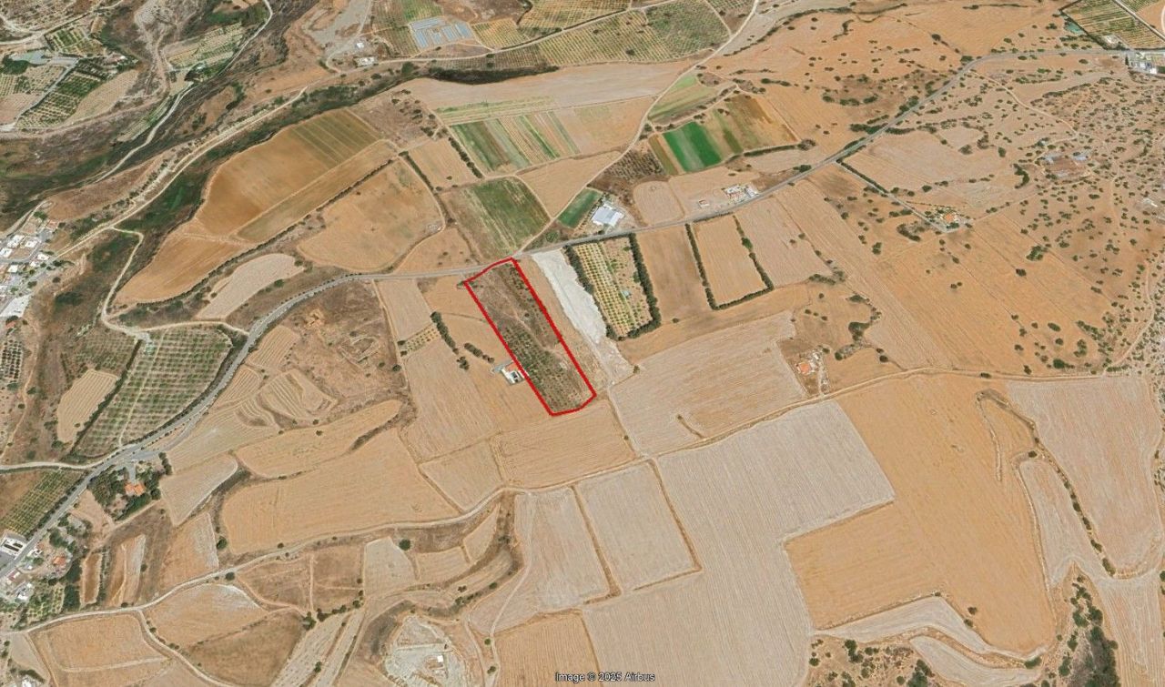 Земля в Пафосе, Кипр, 19 566 м² - фото 1