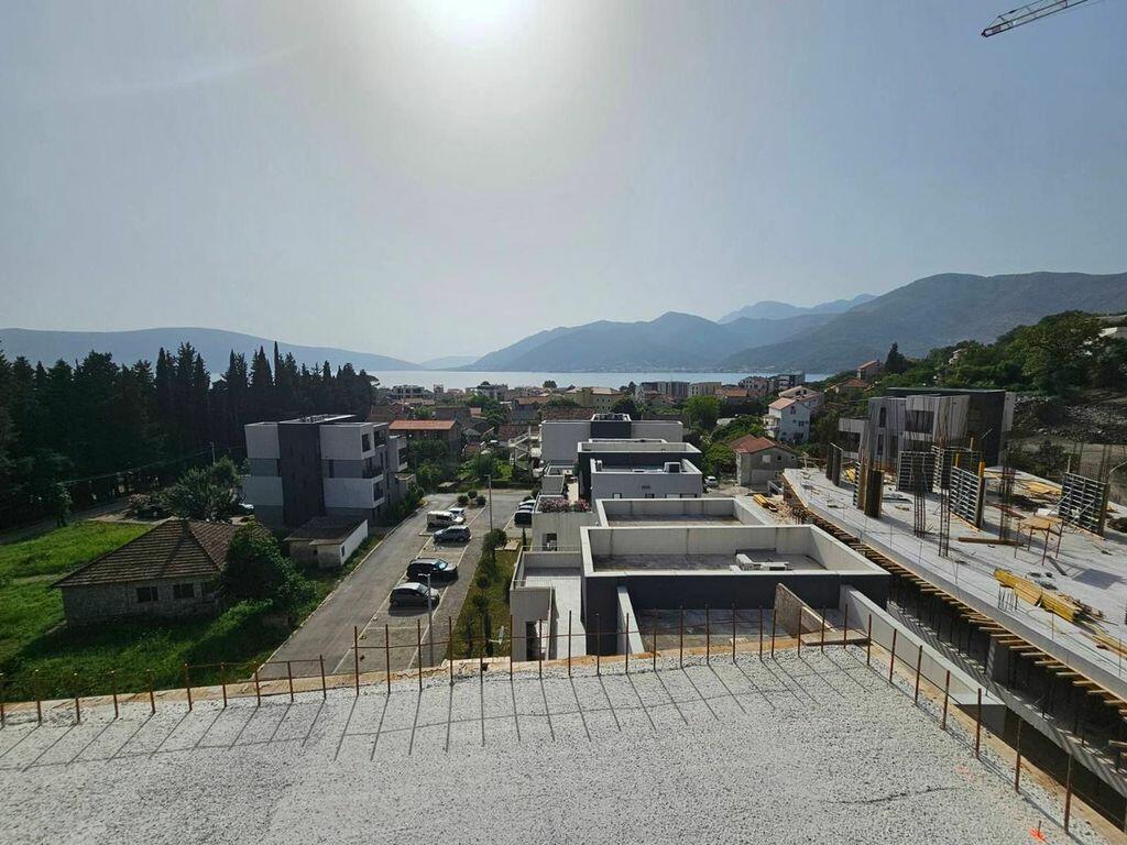Квартира в Тивате, Черногория, 52 м² - фото 1