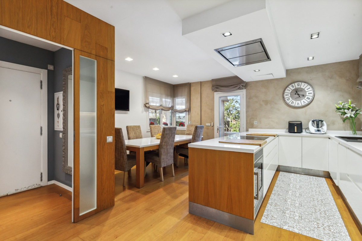 Дом в Барселоне, Испания, 395 м² - фото 6