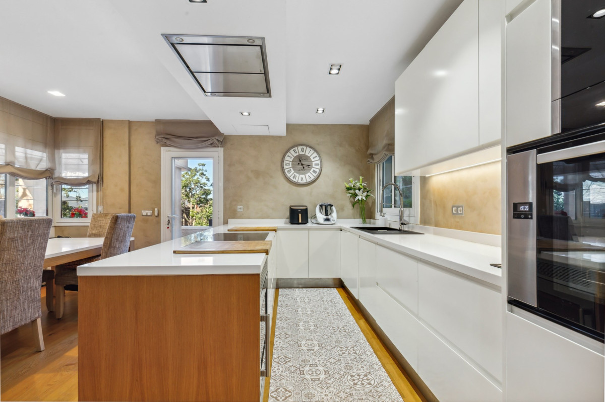 Дом в Барселоне, Испания, 395 м² - фото 7