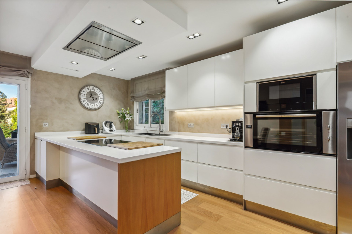 Дом в Барселоне, Испания, 395 м² - фото 9