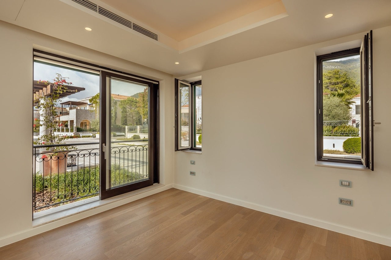 Вилла в Херцег-Нови, Черногория, 325 м² - фото 8