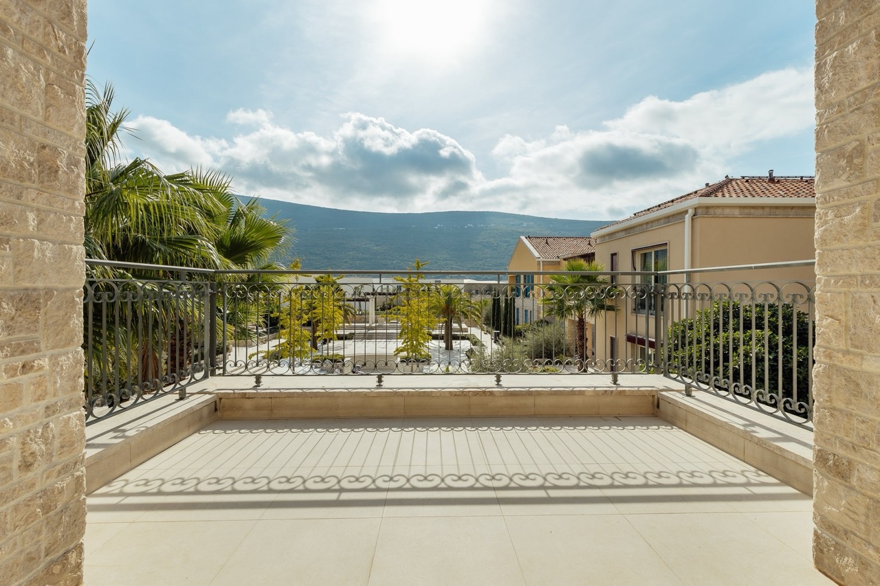 Вилла в Херцег-Нови, Черногория, 325 м² - фото 10