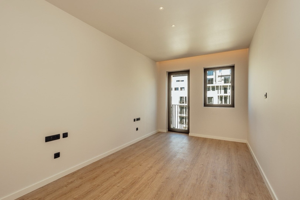 Квартира в Тивате, Черногория, 68 м² - фото 13