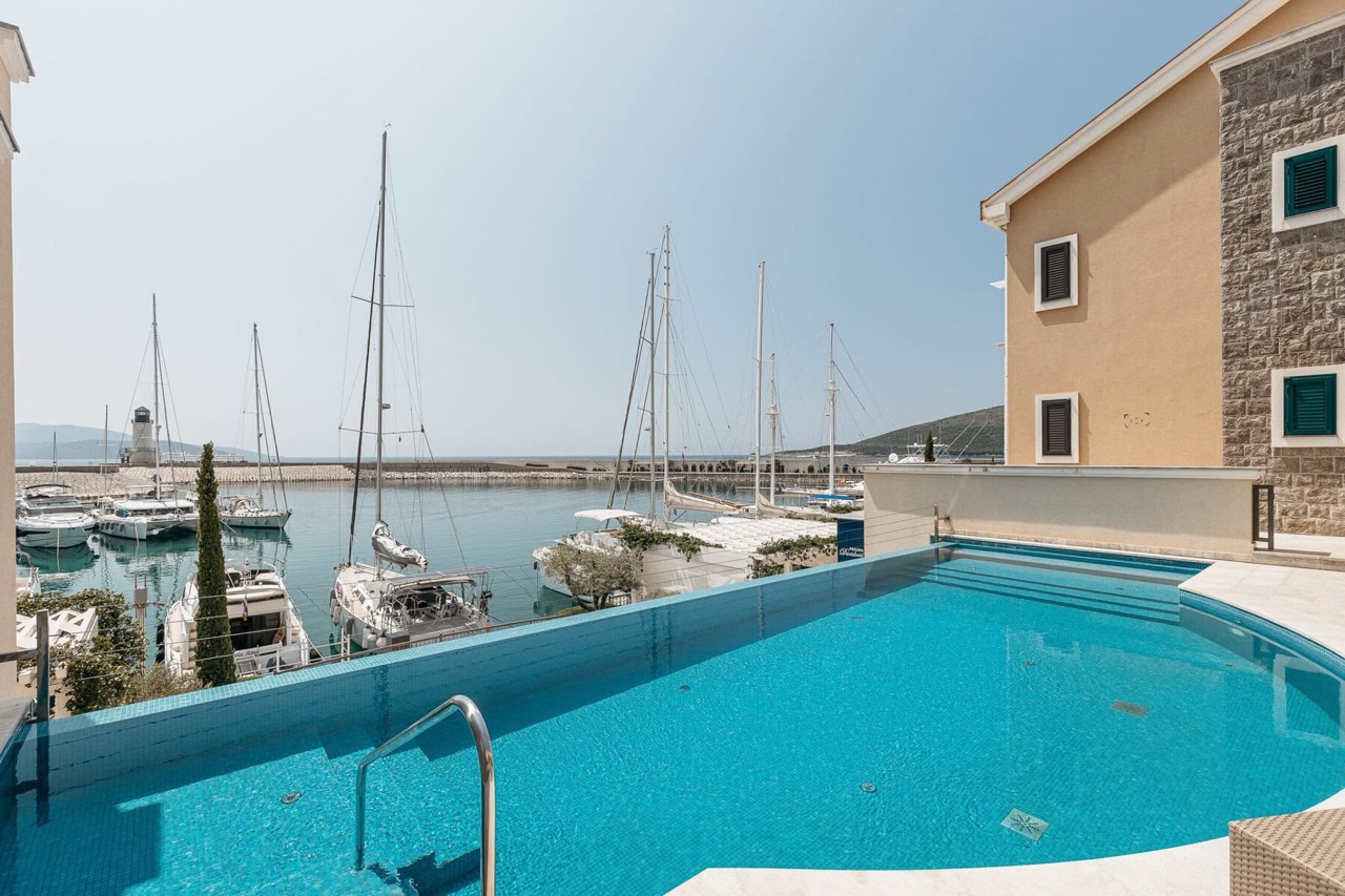 Квартира в Тивате, Черногория, 46 м² - фото 9