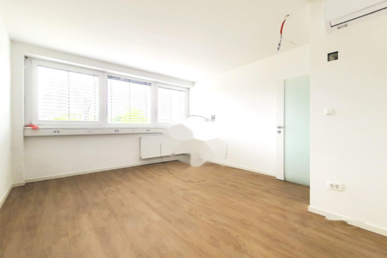 Офис в Любляне, Словения, 141 м² - фото 1