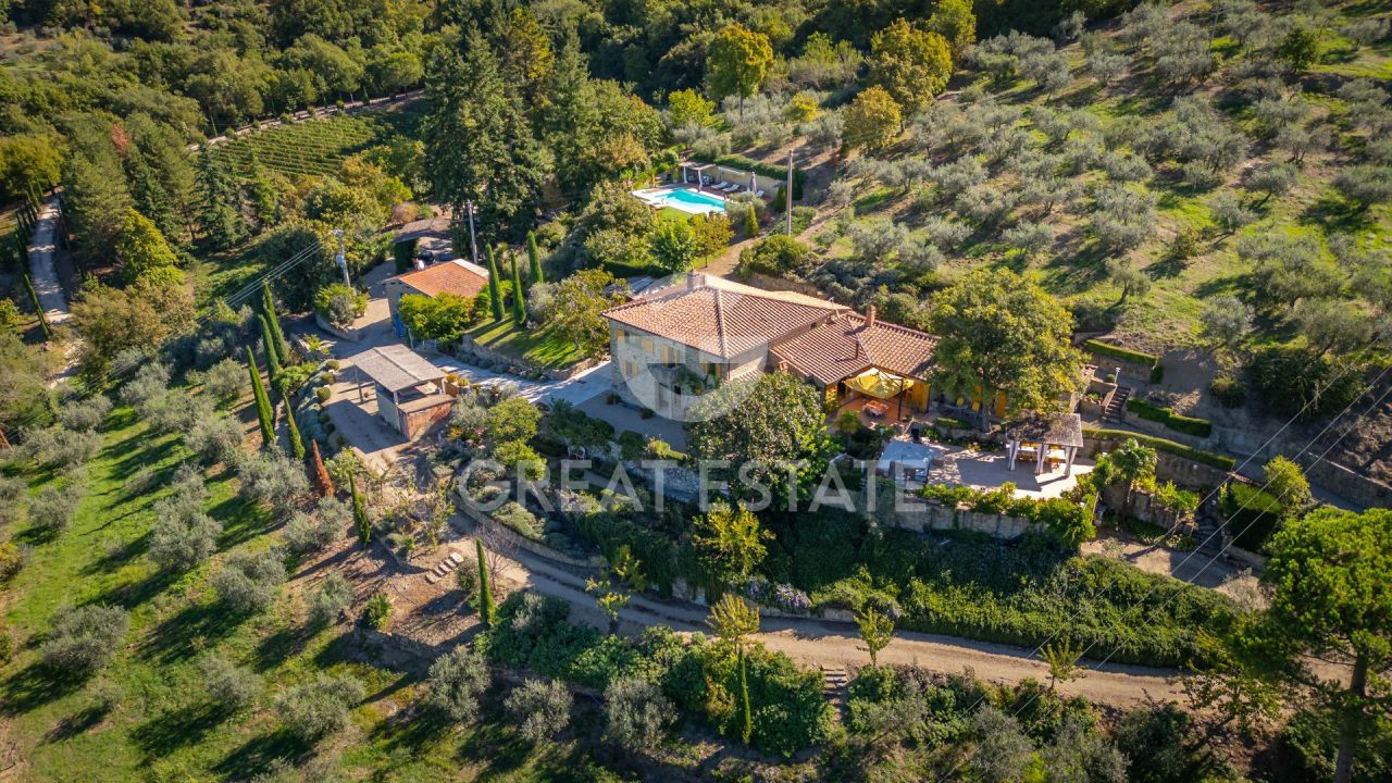 Дом в Кастильон-Фиорентино, Италия, 413 м² - фото 1