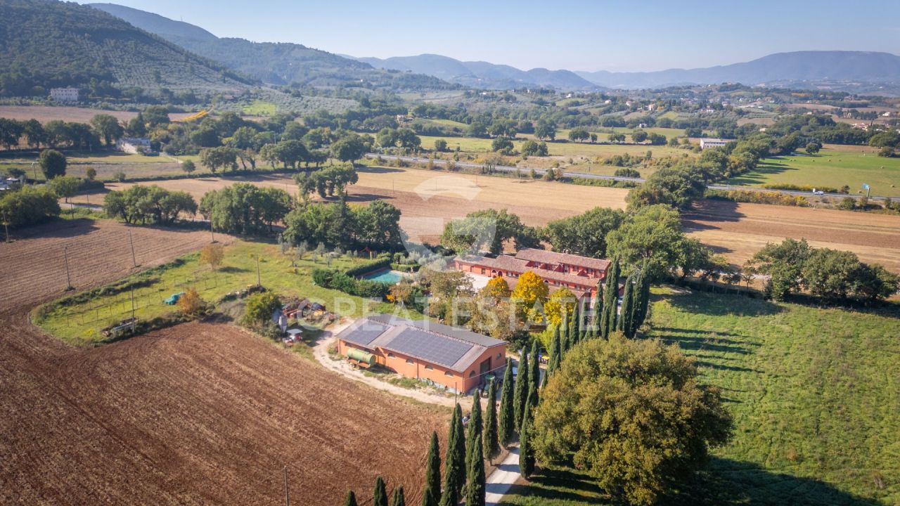 Отель, гостиница в Сполето, Италия, 759.2 м² - фото 4