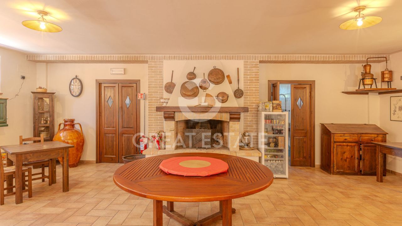 Отель, гостиница в Сполето, Италия, 759.2 м² - фото 10