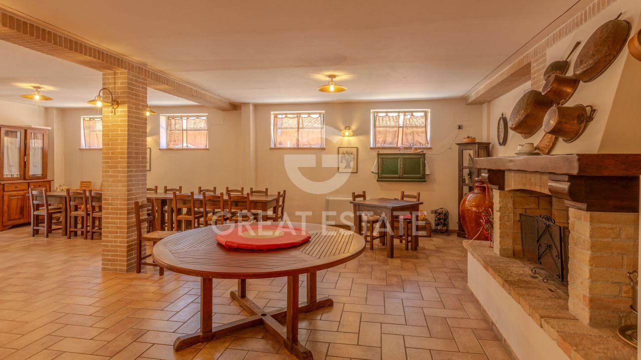 Отель, гостиница в Сполето, Италия, 759.2 м² - фото 11