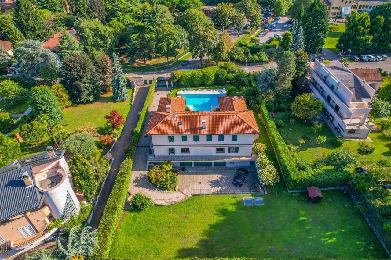 Вилла в Галларате, Италия, 550 м² - фото 4